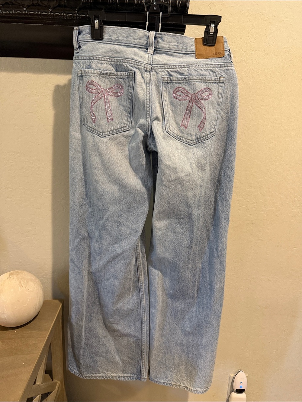 Aeropostale low rise baggy Light Wash Women's Jeans with Pink bling Bow pockets